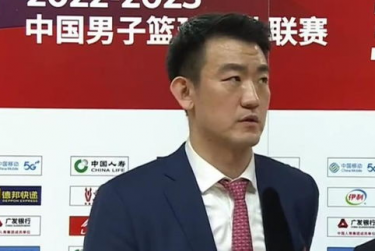 乐鱼电竞官网登录奖励,副队长在中场休息时鼓舞士气