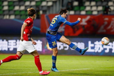 乐鱼体育 vip注册下载,球迷期待的强强对话即将打响 全城进入比赛时间