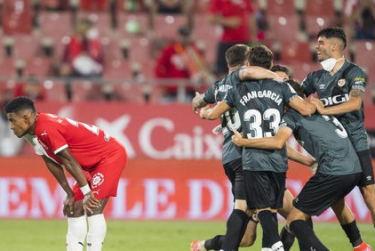 乐鱼体育网页版,训练课出现吊射世界波全队欢呼